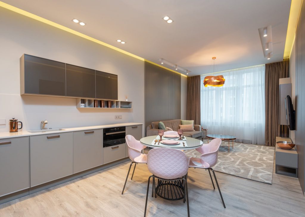 Interieurinspiratie toont het mixen van verschillende patronen in harmonieuze kleurencombinaties voor een mooi huis.