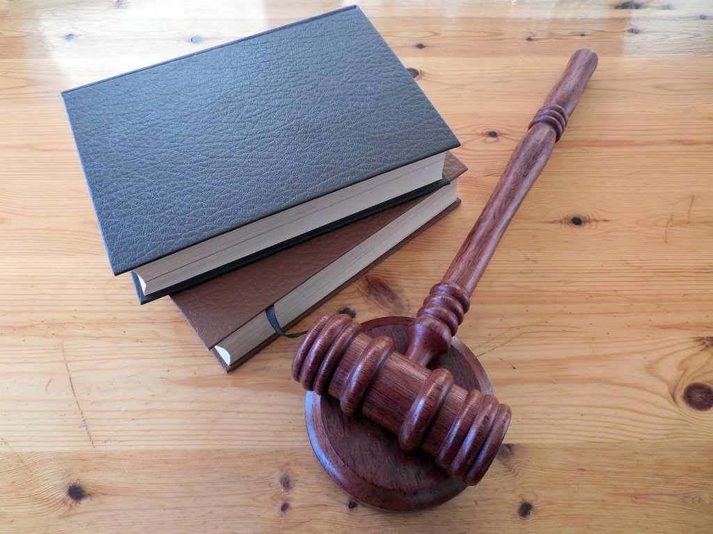 Advocaat in Westland werkt met cliënten aan juridische zaken met focus op expertise en gemeenschapsbanden