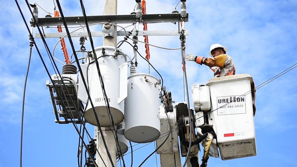 Professionele elektricien voert veilige elektrische installatie en reparatie uit in Maassluis voor residentiële en commerciël